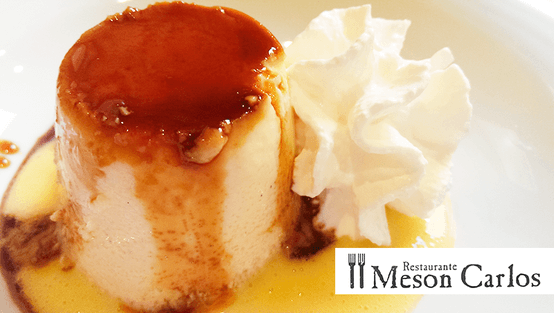 Flan de huevo casero con nata. Postres caseros en Mesón Carlos