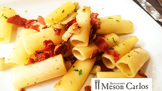 Rigatoni con ajo y jamón ibérico - Platos de pasta y ensaladas.