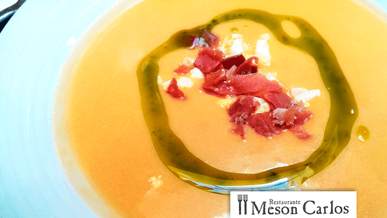 Salmorejo con huevo y jamón ibérico - Donde comer en Oropesa: Mesón Carlos.