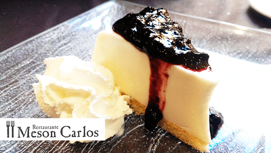 Tarta de queso con nata. Para comer bien y económico, Restaurante Mesón Carlos.